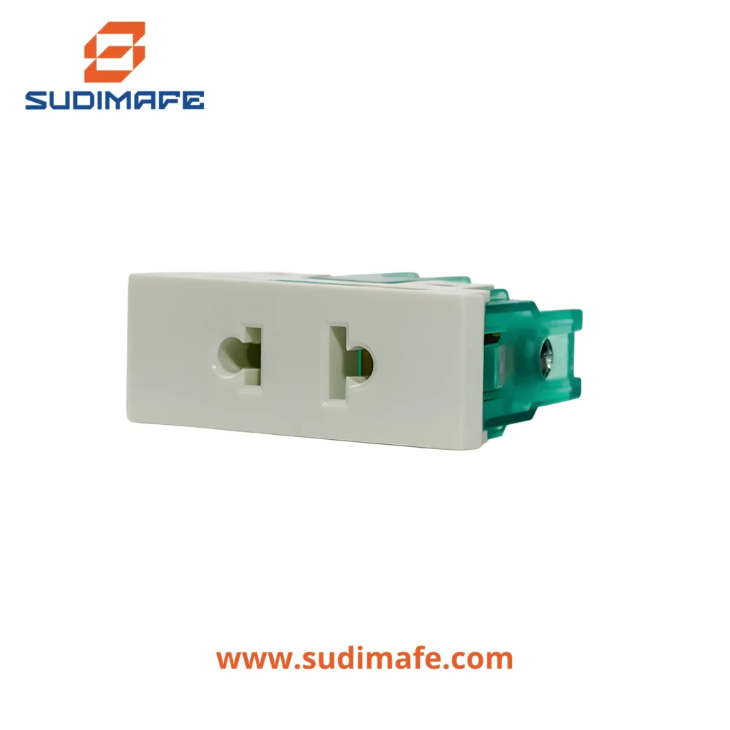 Toma simple universal 10A 250V Cambre