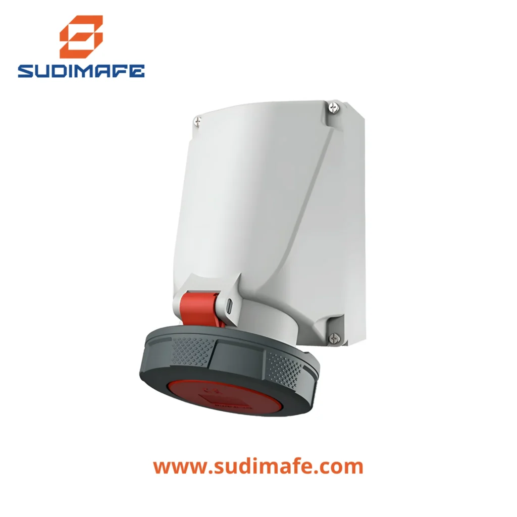 Toma visible Mennekes 63A 3P+N+T 415V roja con protección IP67.
